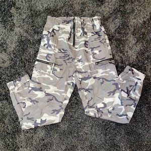 Discovery Camo Jogger Pant size M